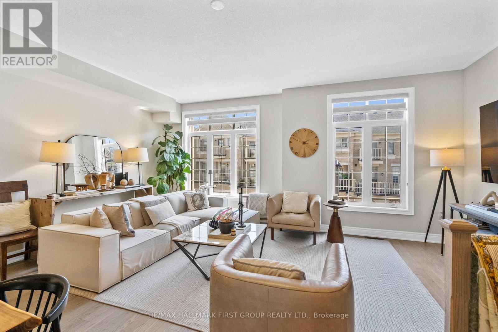 22 Phillipsen Way, Markham, ON - Indoor Photo Showing Living Room