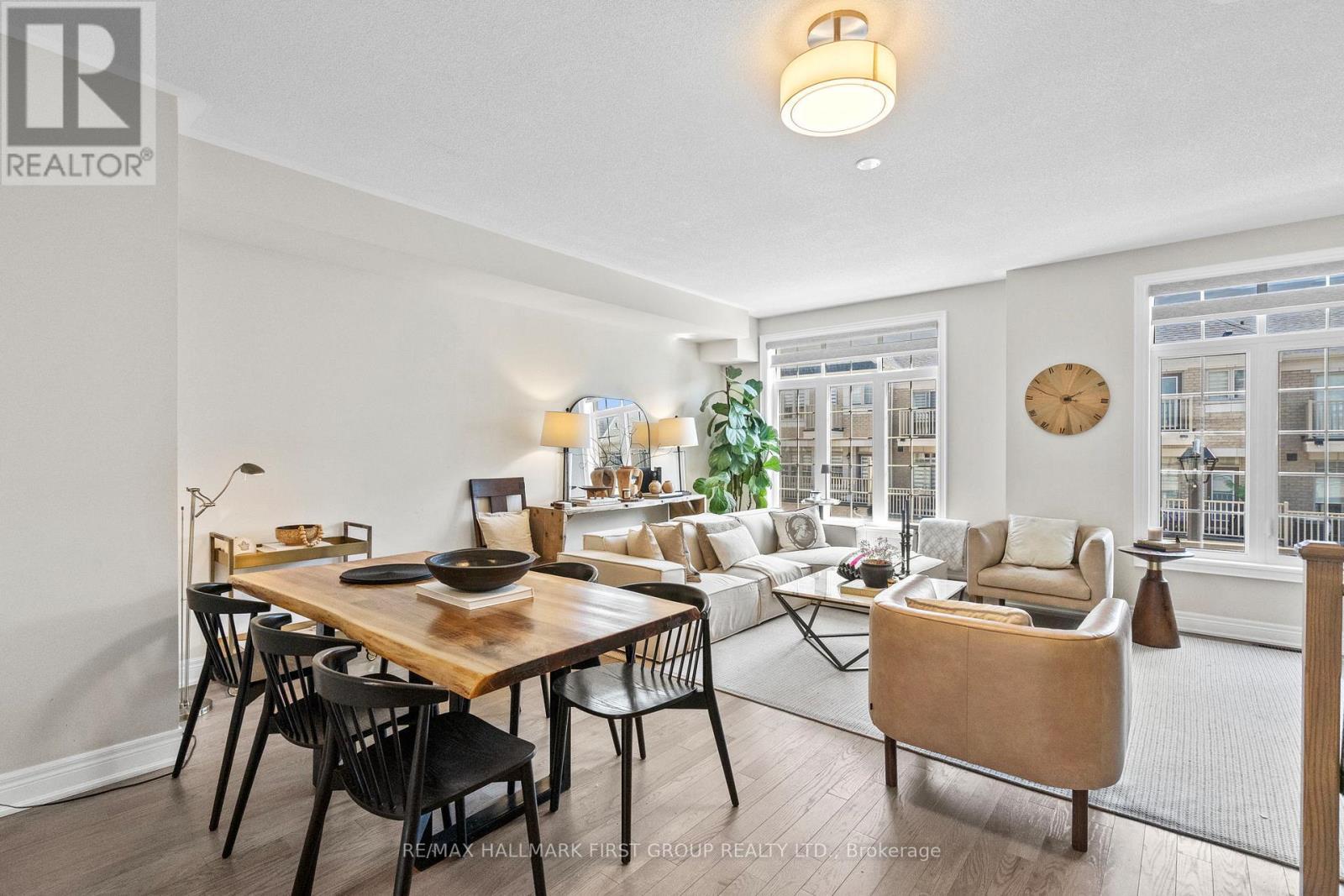 22 Phillipsen Way, Markham, ON - Indoor Photo Showing Living Room