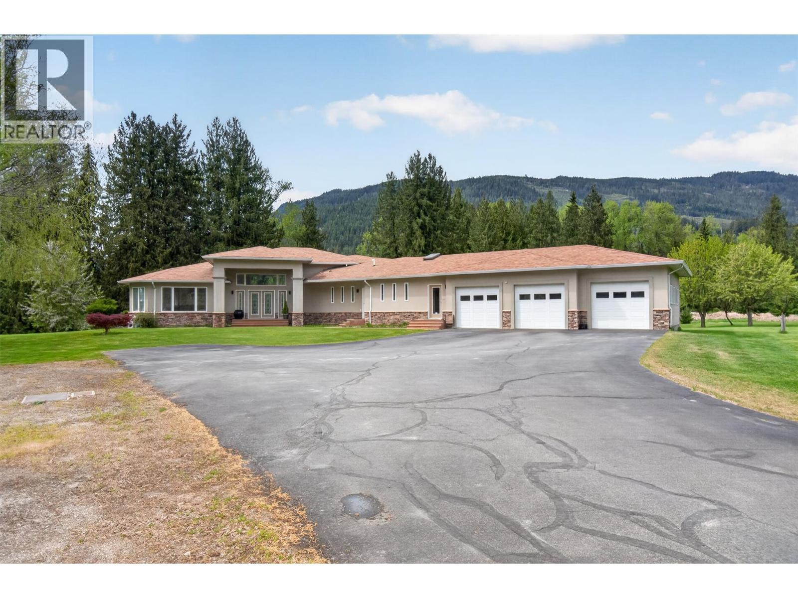 1200 Trans Canada Highway, Sicamous, BC - Outdoor With Facade