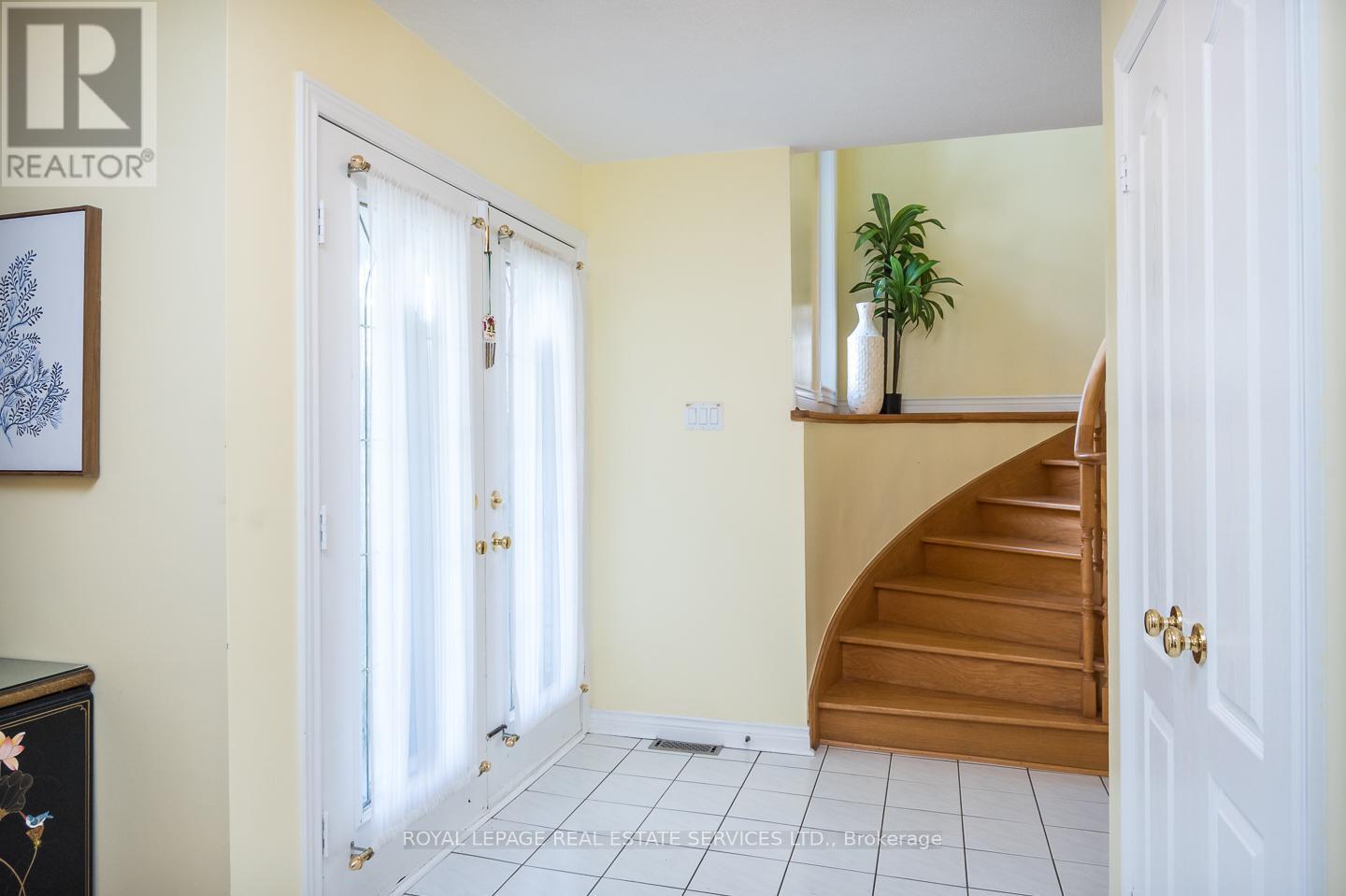 Foyer & Staircase - 4810 Rathkeale Road, Mississauga, ON - Indoor Photo Showing Other Room