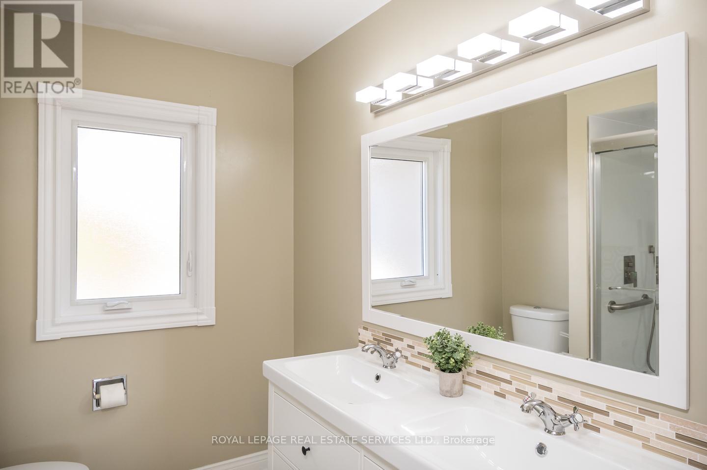 Bathroom 1 - 4810 Rathkeale Road, Mississauga, ON - Indoor Photo Showing Bathroom