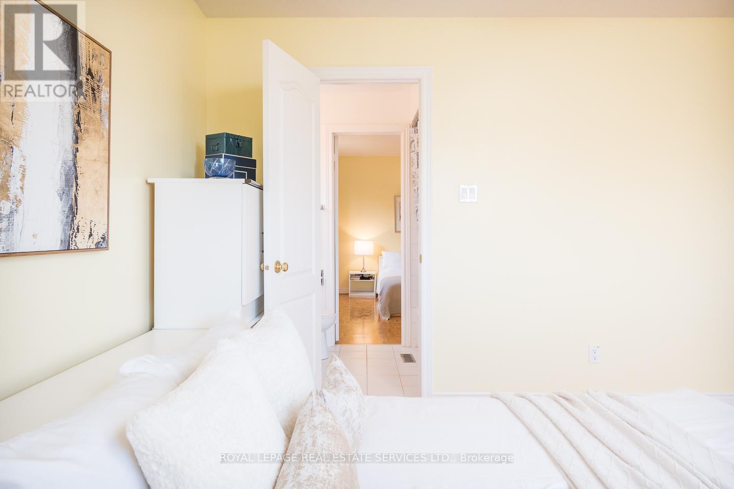 Bedroom 3 - Shared Bathroom view - 4810 Rathkeale Road, Mississauga, ON - Photo Showing Bedroom