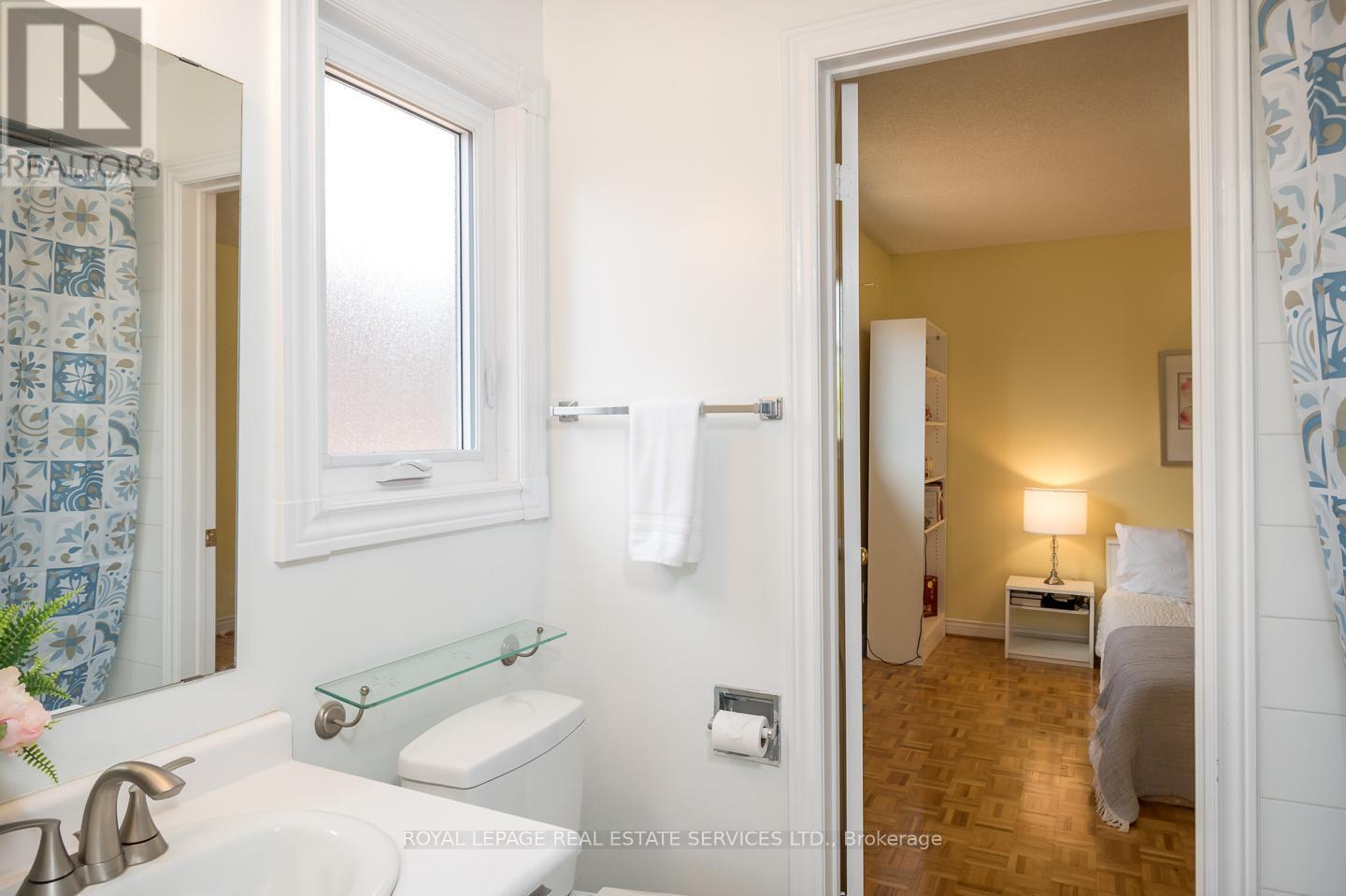 Bathroom 2 - 4810 Rathkeale Road, Mississauga, ON - Indoor Photo Showing Bathroom