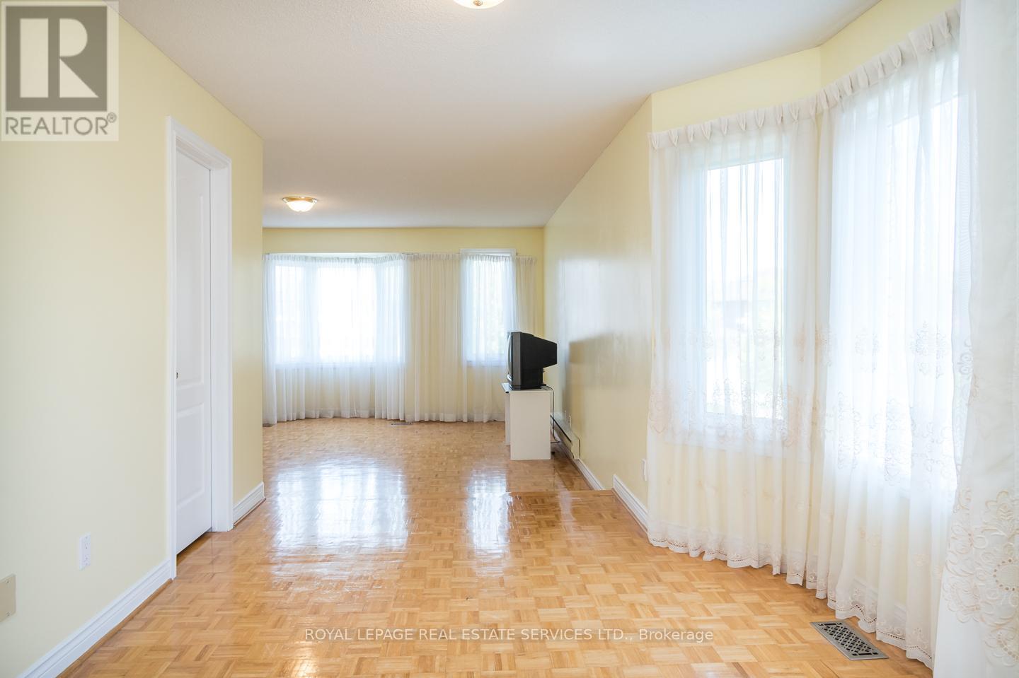 Primary Bedroom - Walk way - 4810 Rathkeale Road, Mississauga, ON - Indoor Photo Showing Other Room