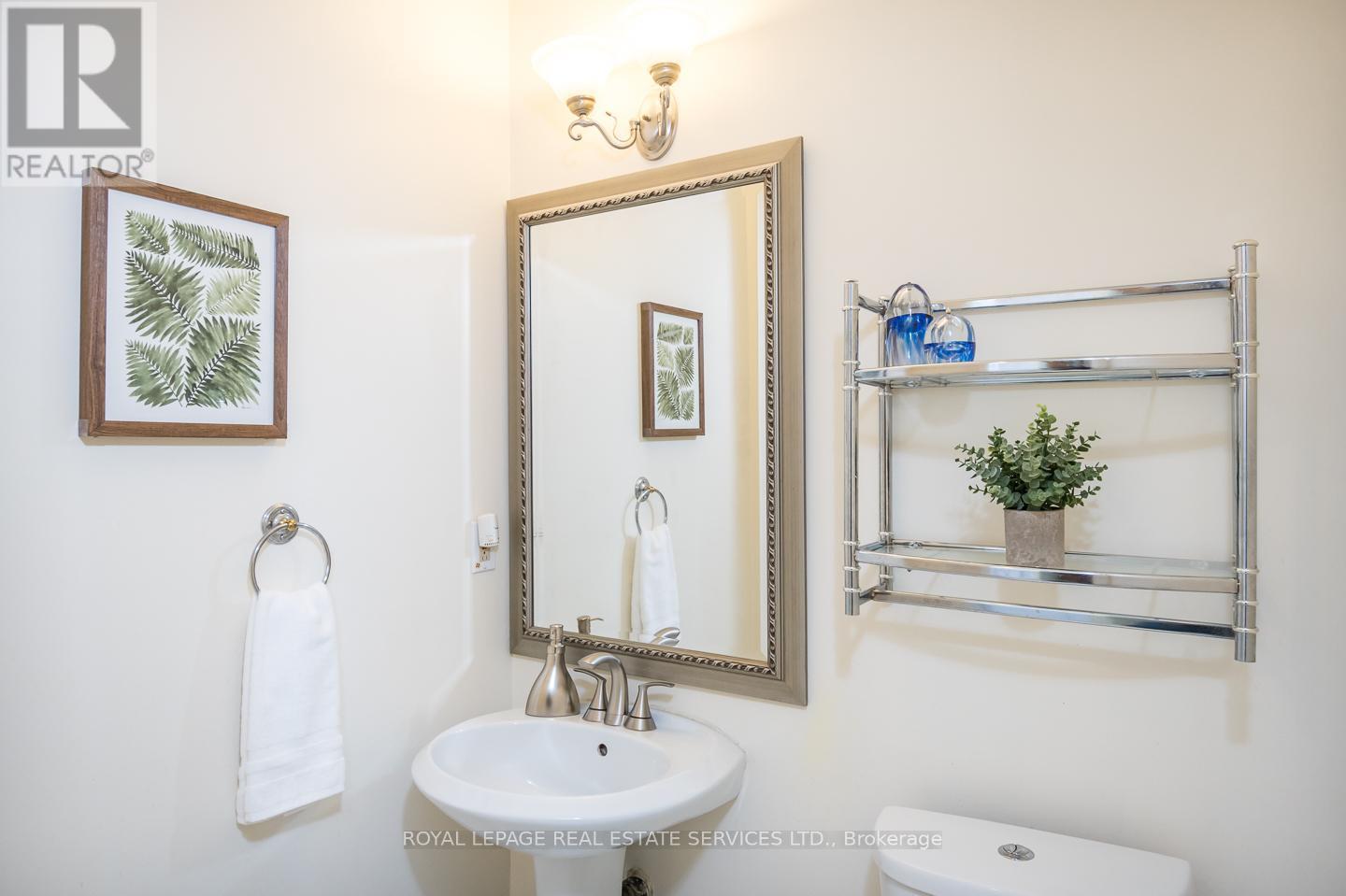 Main floor Washroom - 4810 Rathkeale Road, Mississauga, ON - Indoor Photo Showing Bathroom