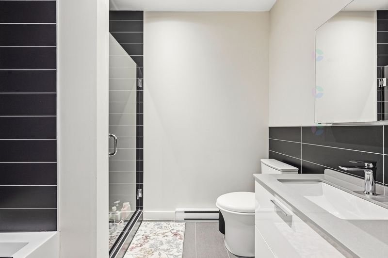 Bathroom - 4901-5150 Rue Buchan, Montréal (Côte-Des-Neiges/Notre-Dame-De-Grâce), QC - Indoor Photo Showing Bathroom