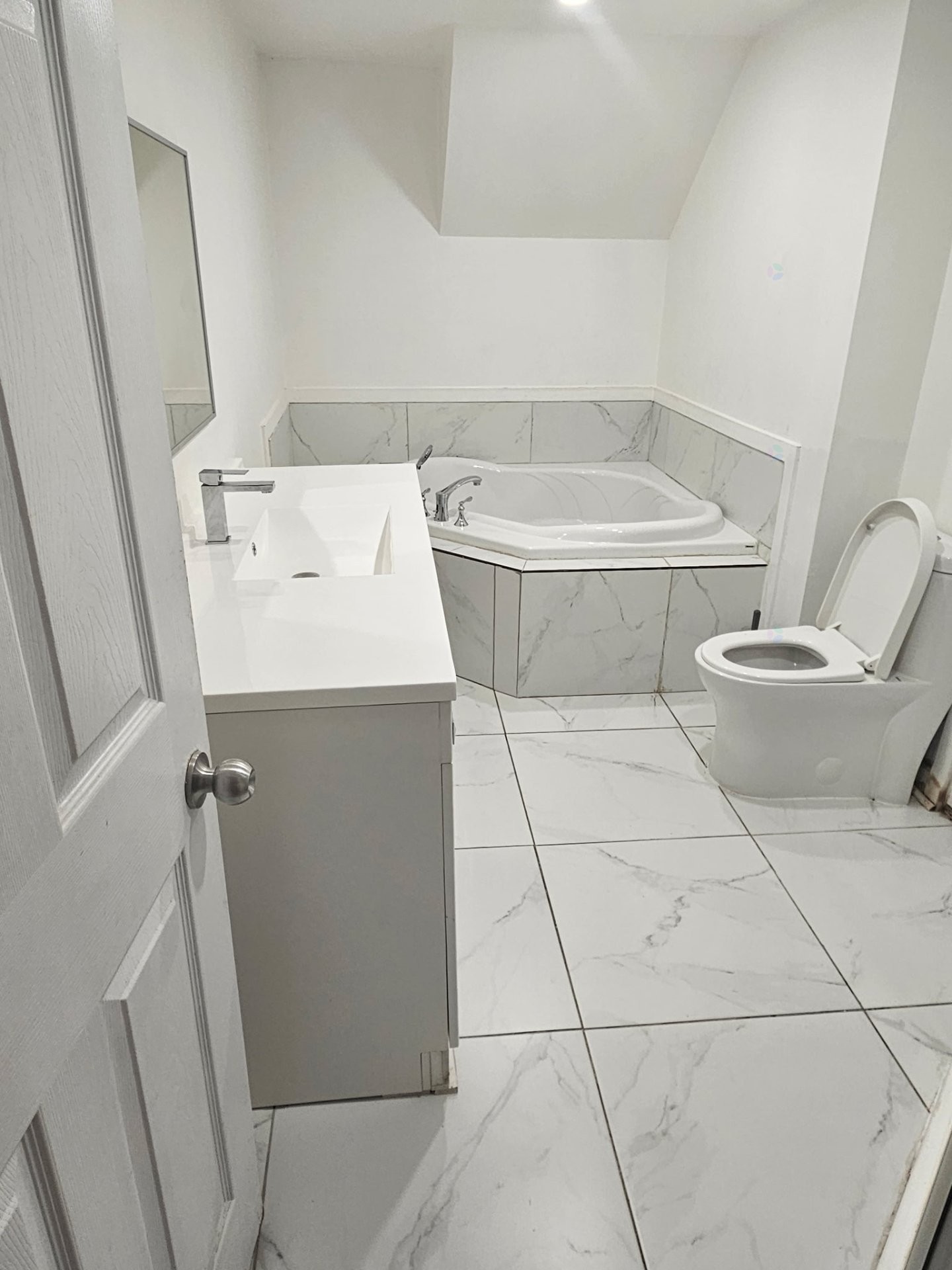Salle de bains - 9342 Rue De Brome, Montréal (Lasalle), QC - Indoor Photo Showing Laundry Room
