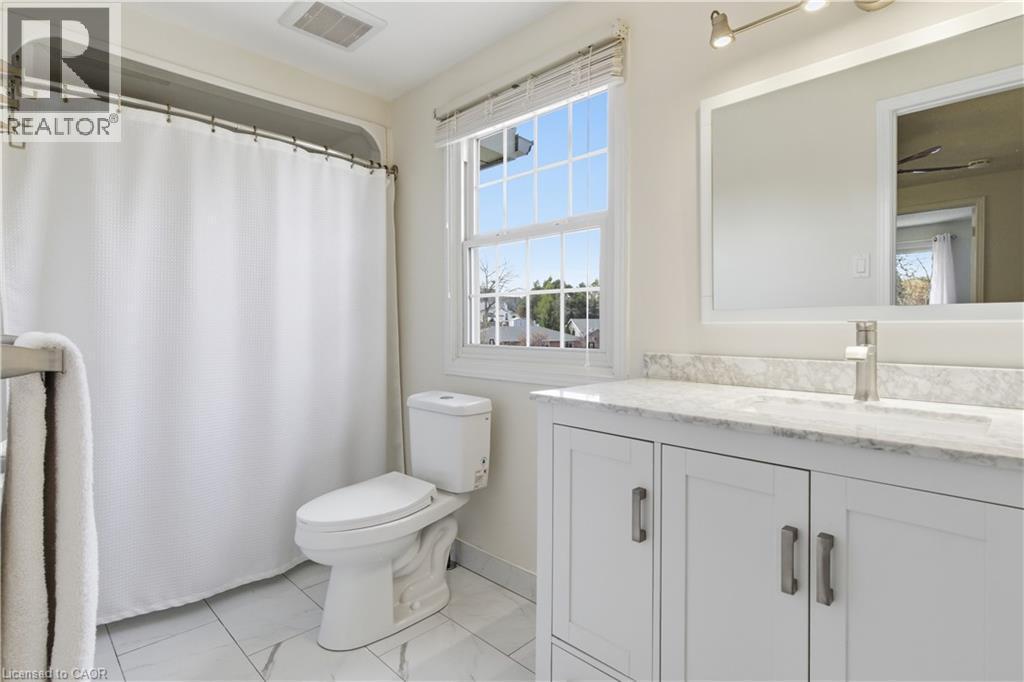 96 Gordon Street, Cambridge, ON - Indoor Photo Showing Bathroom