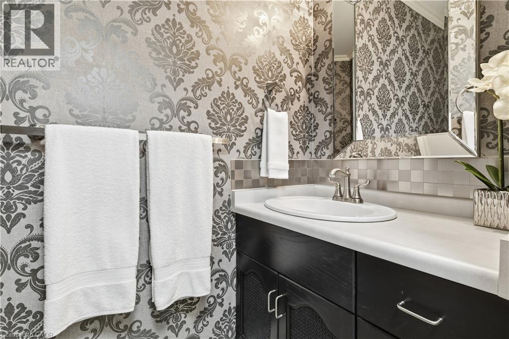 96 Gordon Street, Cambridge, ON - Indoor Photo Showing Bathroom