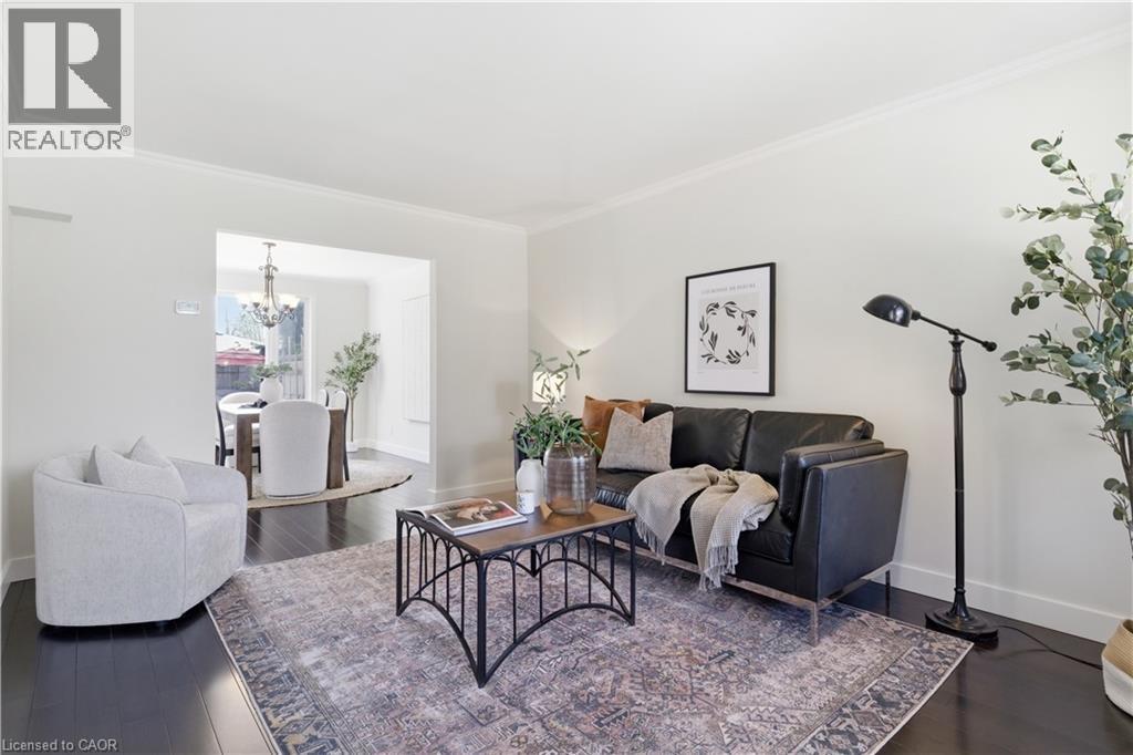 96 Gordon Street, Cambridge, ON - Indoor Photo Showing Living Room