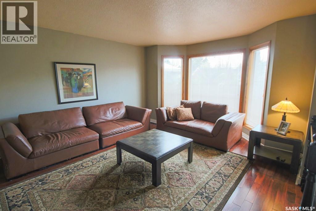 1666 Marshall Crescent, Moose Jaw, SK - Indoor Photo Showing Living Room