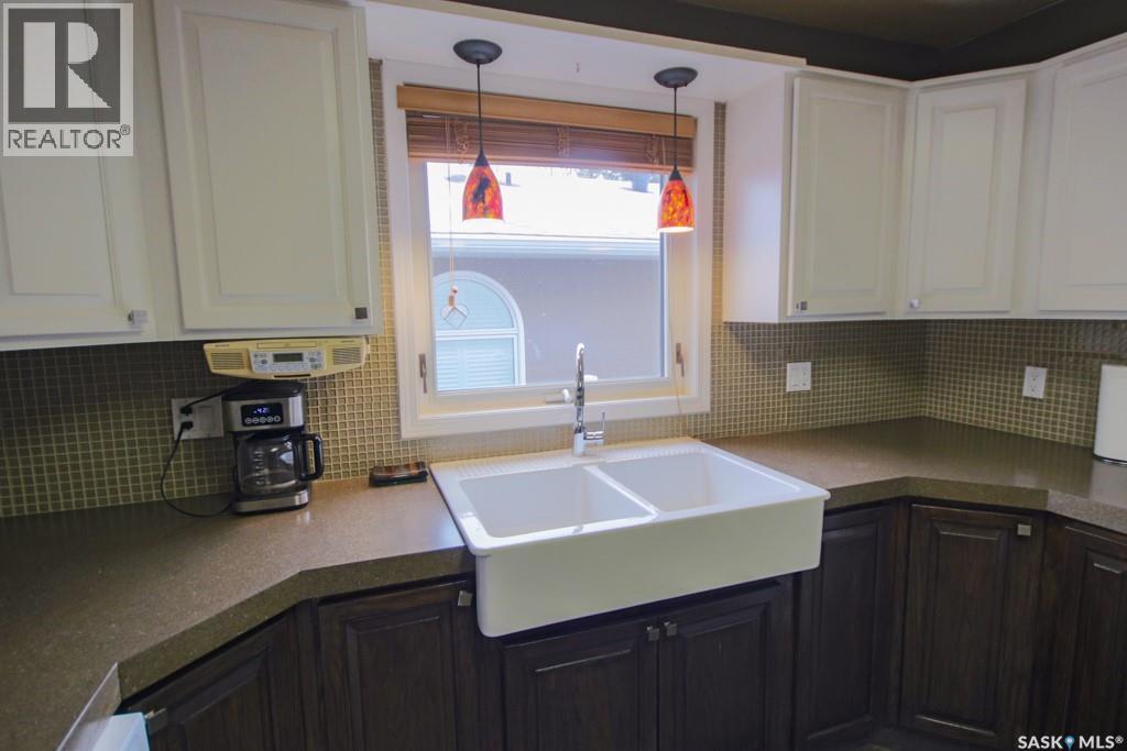 1666 Marshall Crescent, Moose Jaw, SK - Indoor Photo Showing Kitchen With Double Sink