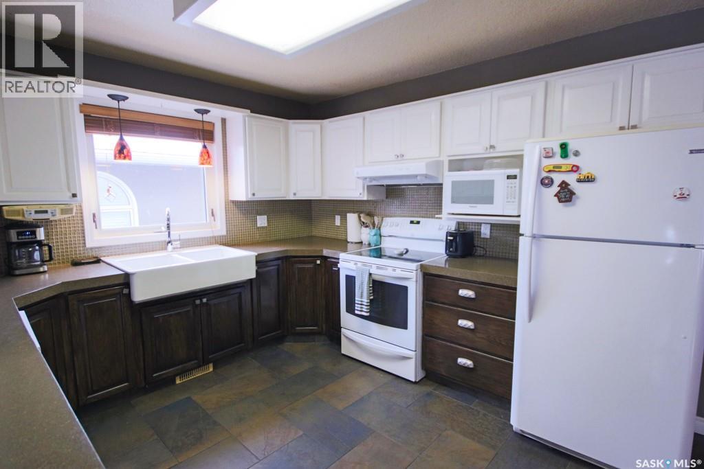 1666 Marshall Crescent, Moose Jaw, SK - Indoor Photo Showing Kitchen