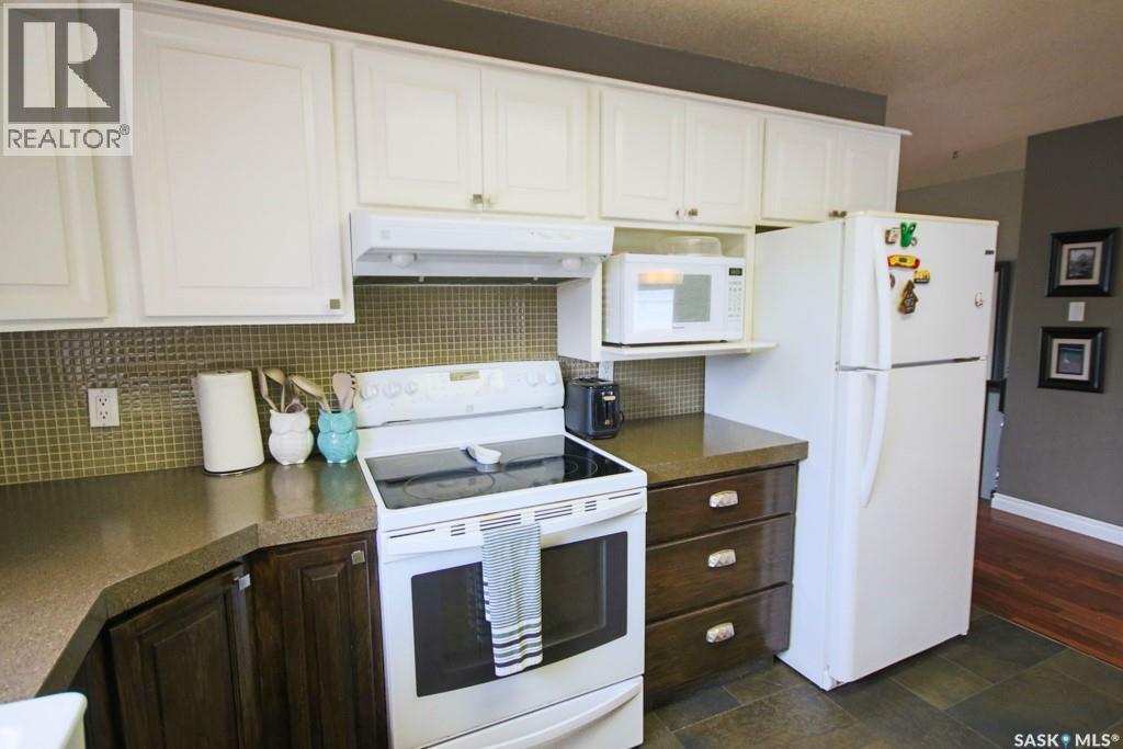 1666 Marshall Crescent, Moose Jaw, SK - Indoor Photo Showing Kitchen