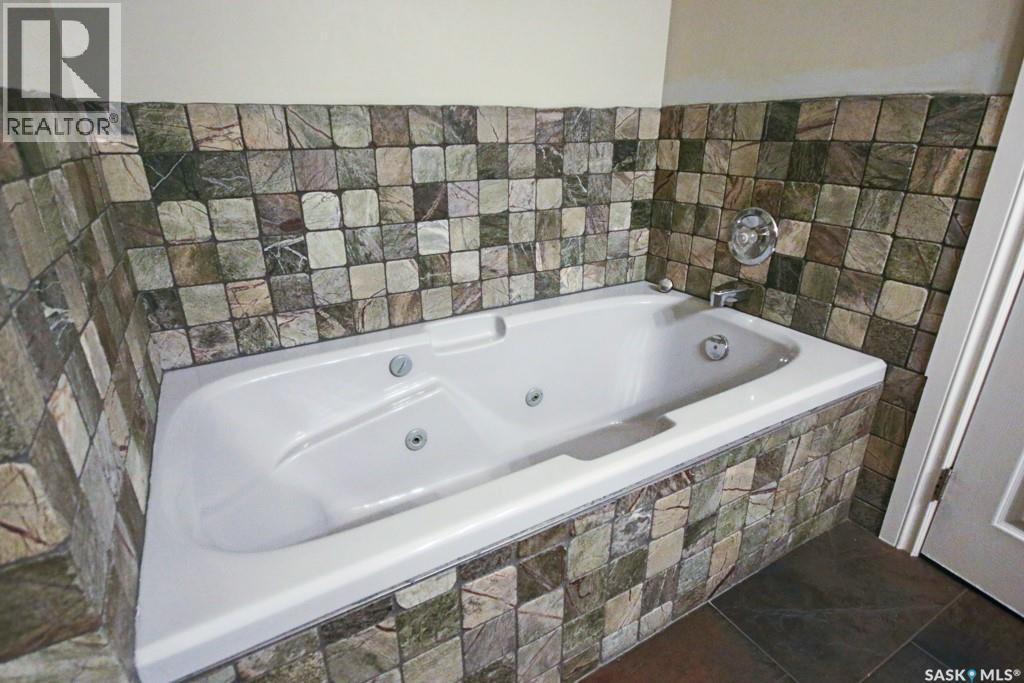1666 Marshall Crescent, Moose Jaw, SK - Indoor Photo Showing Bathroom