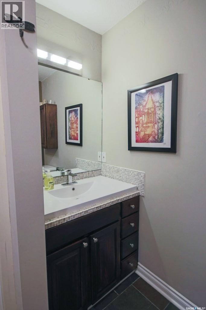 1666 Marshall Crescent, Moose Jaw, SK - Indoor Photo Showing Bathroom