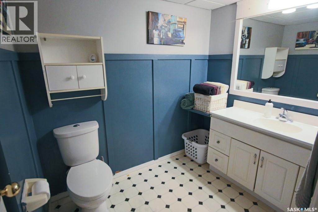 1666 Marshall Crescent, Moose Jaw, SK - Indoor Photo Showing Bathroom