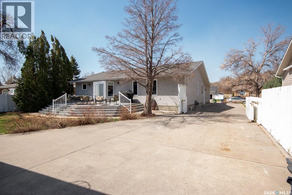 1666 Marshall Crescent, Moose Jaw, SK - Outdoor With Deck Patio Veranda