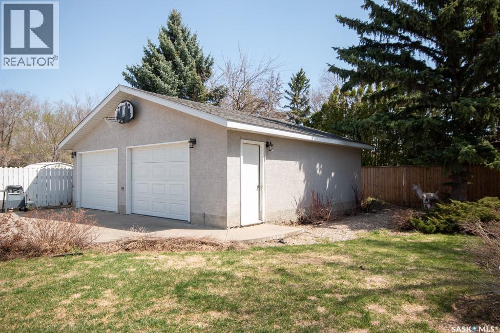 1666 Marshall Crescent, Moose Jaw, SK - Outdoor With Exterior