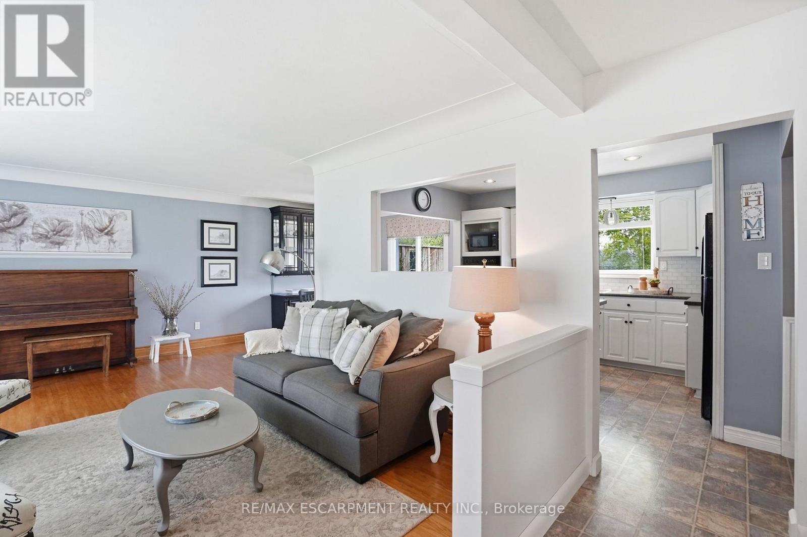 31 Algonquin Avenue, Hamilton, ON - Indoor Photo Showing Living Room With Fireplace