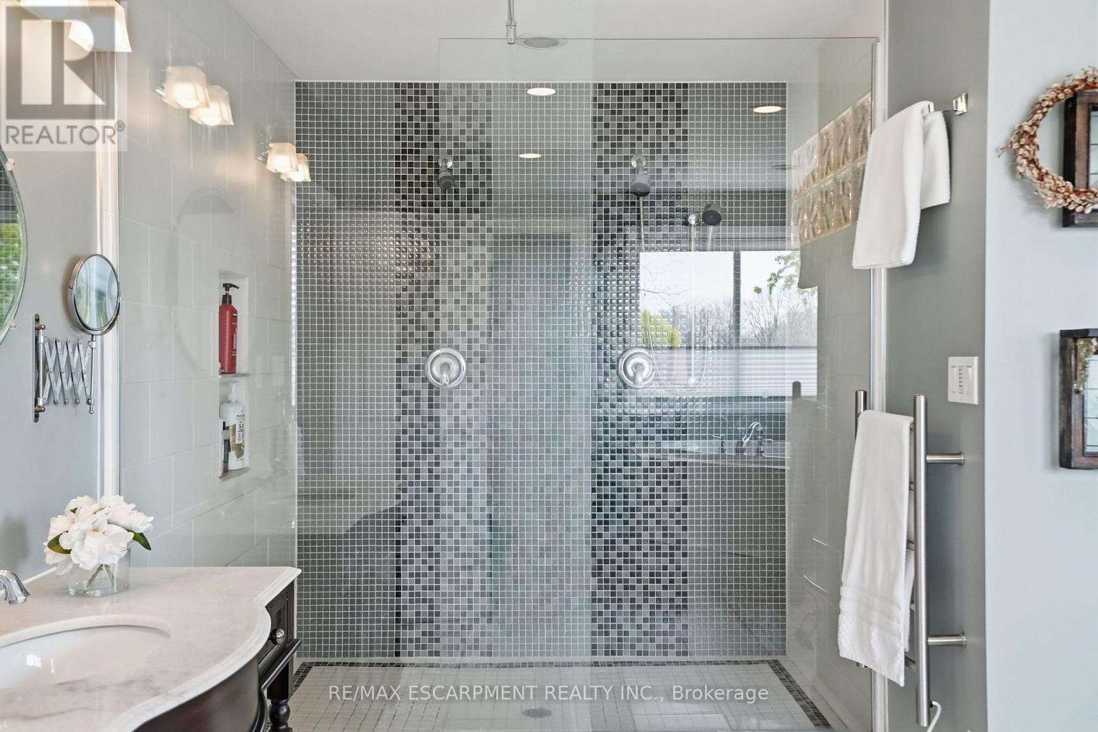 31 Algonquin Avenue, Hamilton, ON - Indoor Photo Showing Bathroom