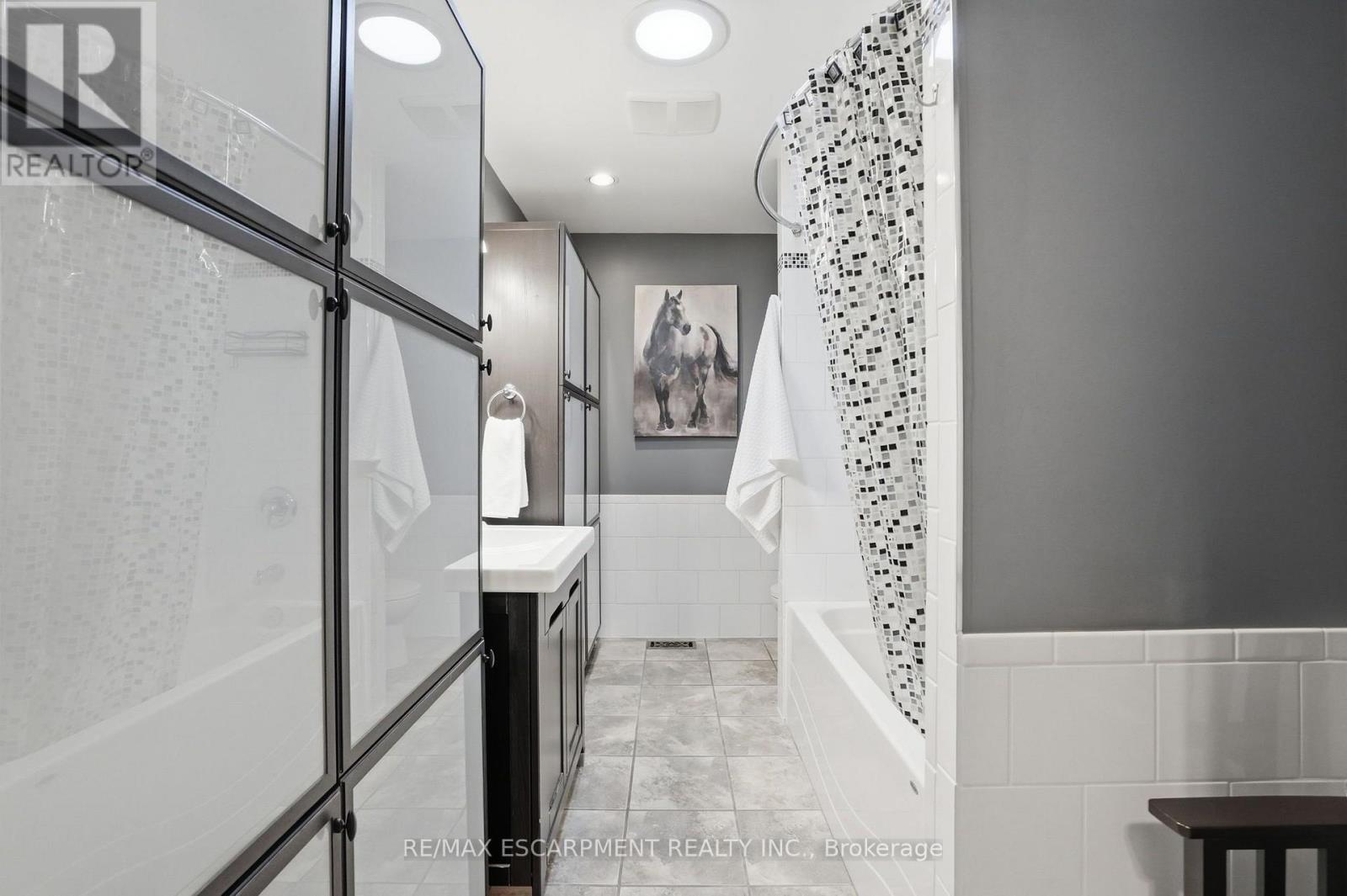 31 Algonquin Avenue, Hamilton, ON - Indoor