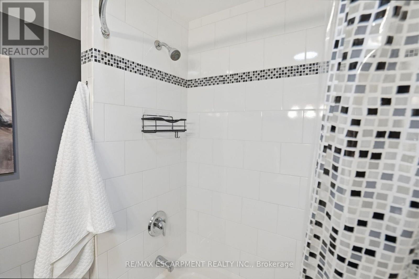 31 Algonquin Avenue, Hamilton, ON - Indoor Photo Showing Bathroom
