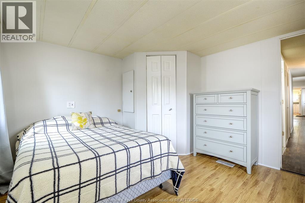 8 Ash Court, Mcgregor, ON - Indoor Photo Showing Bedroom