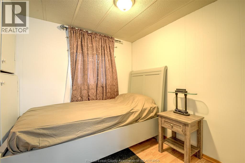 8 Ash Court, Mcgregor, ON - Indoor Photo Showing Bedroom