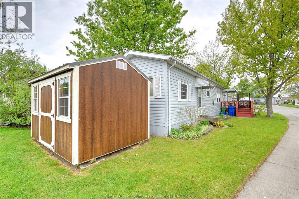 8 Ash Court, Mcgregor, ON - Outdoor With Exterior