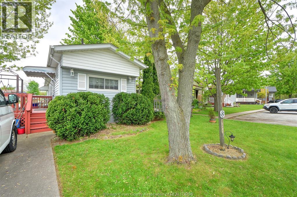 8 Ash Court, Mcgregor, ON - Outdoor