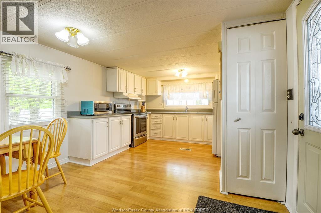 8 Ash Court, Mcgregor, ON - Indoor
