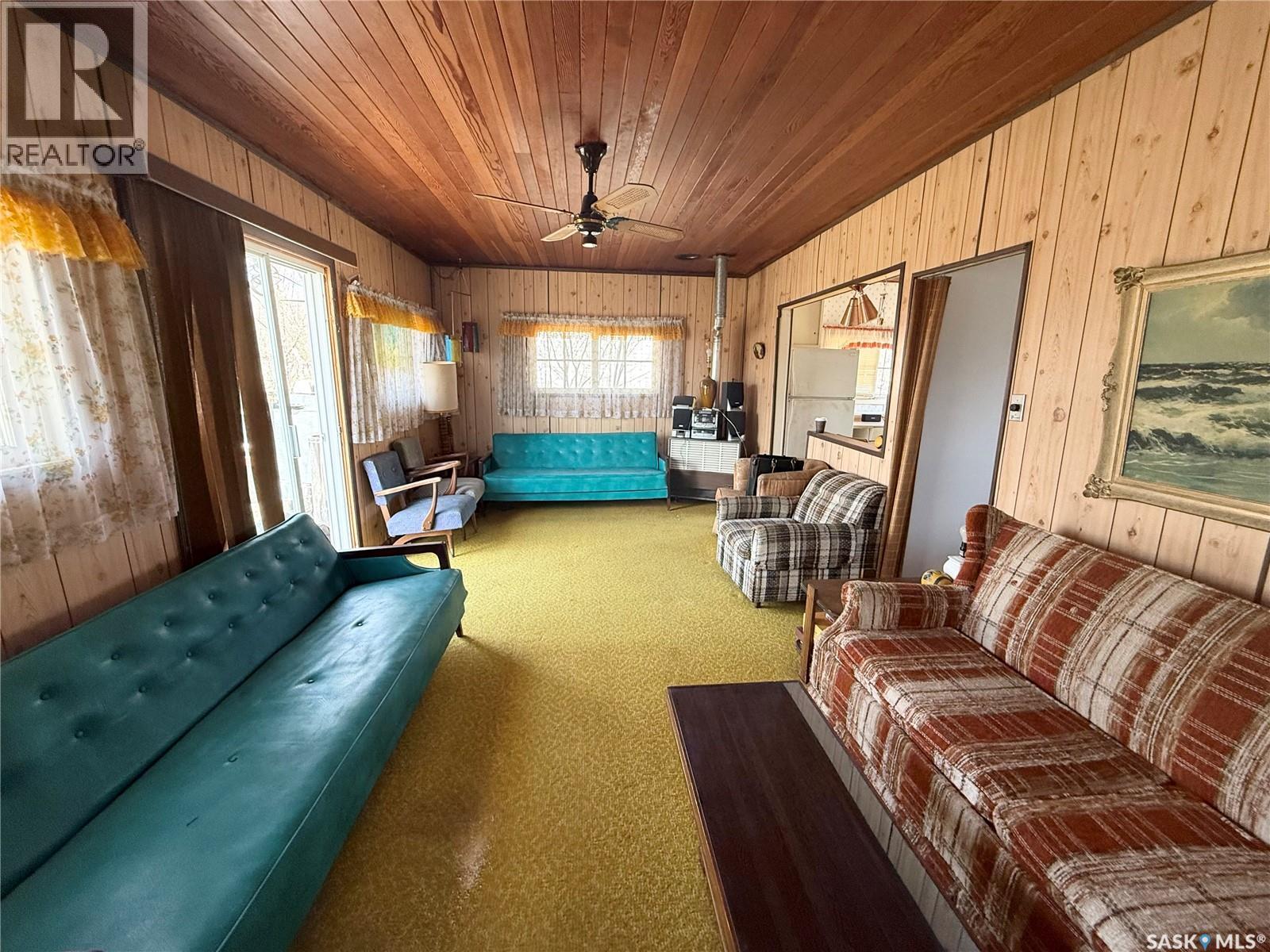 407 Idylewylde Avenue, Saskatchewan Beach, SK - Indoor Photo Showing Living Room