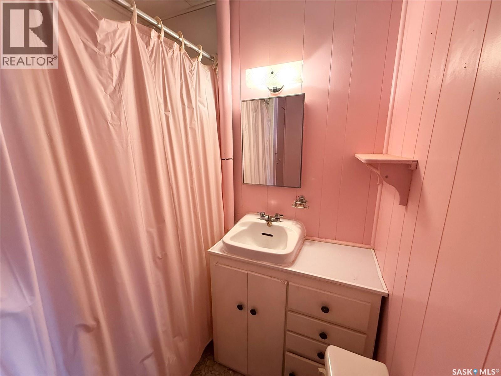 407 Idylewylde Avenue, Saskatchewan Beach, SK - Indoor Photo Showing Bathroom