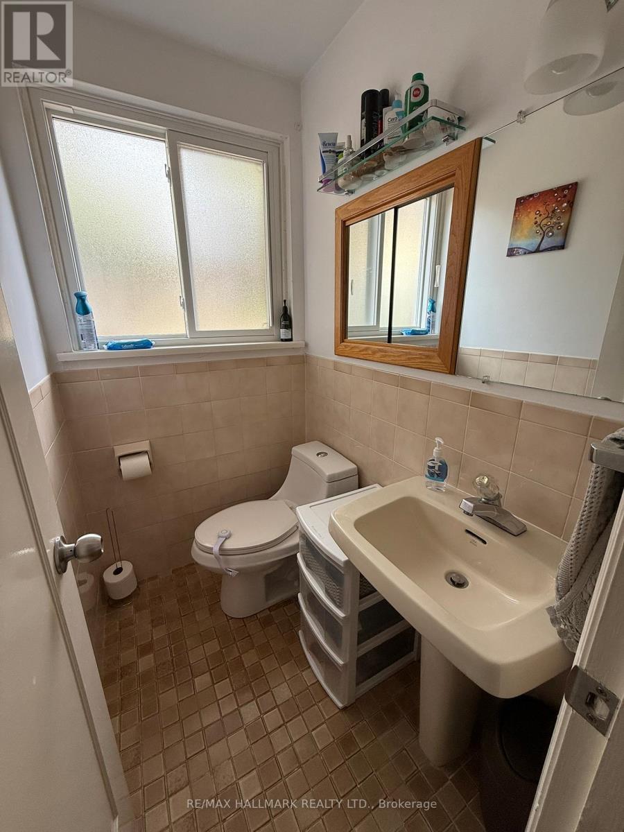 357 Monica Crescent, Burlington, ON - Indoor Photo Showing Bathroom
