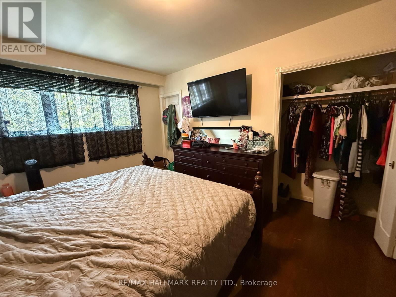 357 Monica Crescent, Burlington, ON - Indoor Photo Showing Bedroom