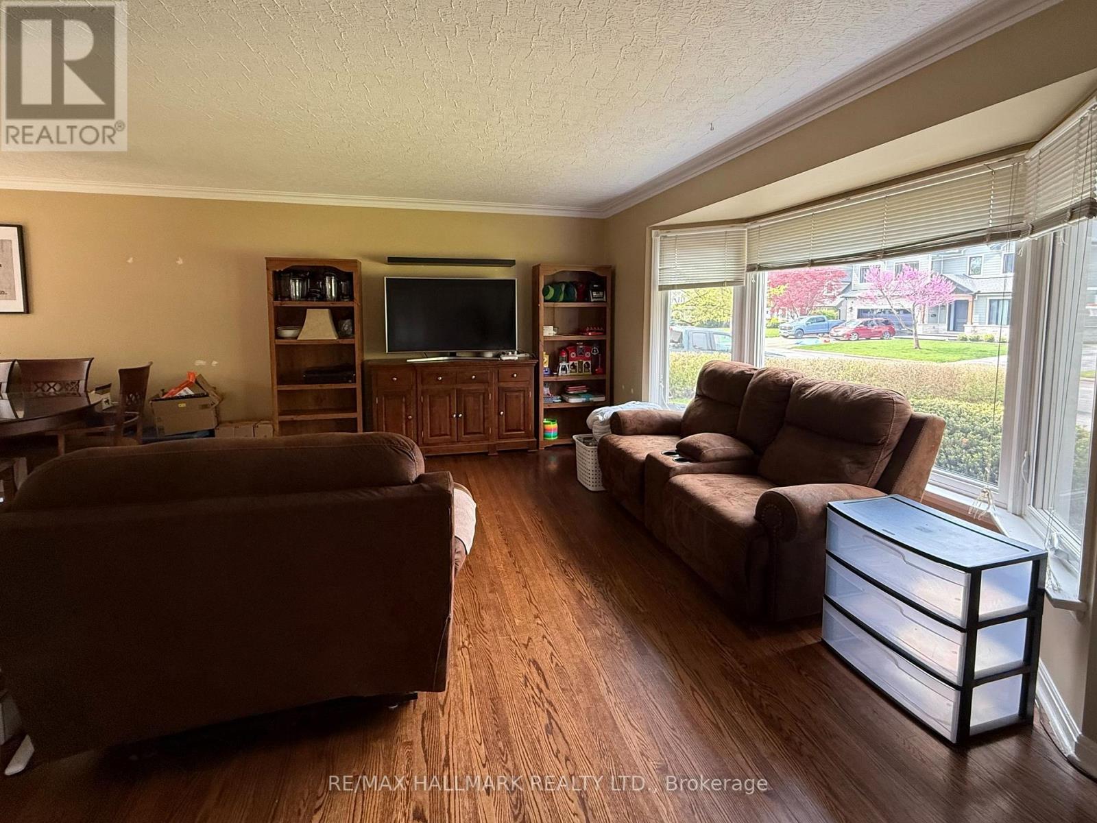 357 Monica Crescent, Burlington, ON - Indoor Photo Showing Living Room