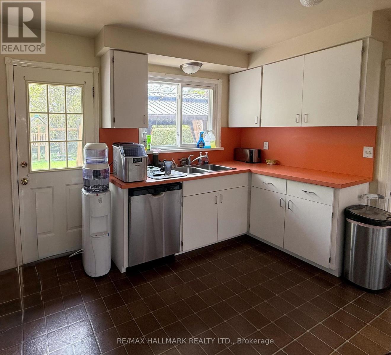 357 Monica Crescent, Burlington, ON - Indoor Photo Showing Kitchen With Double Sink