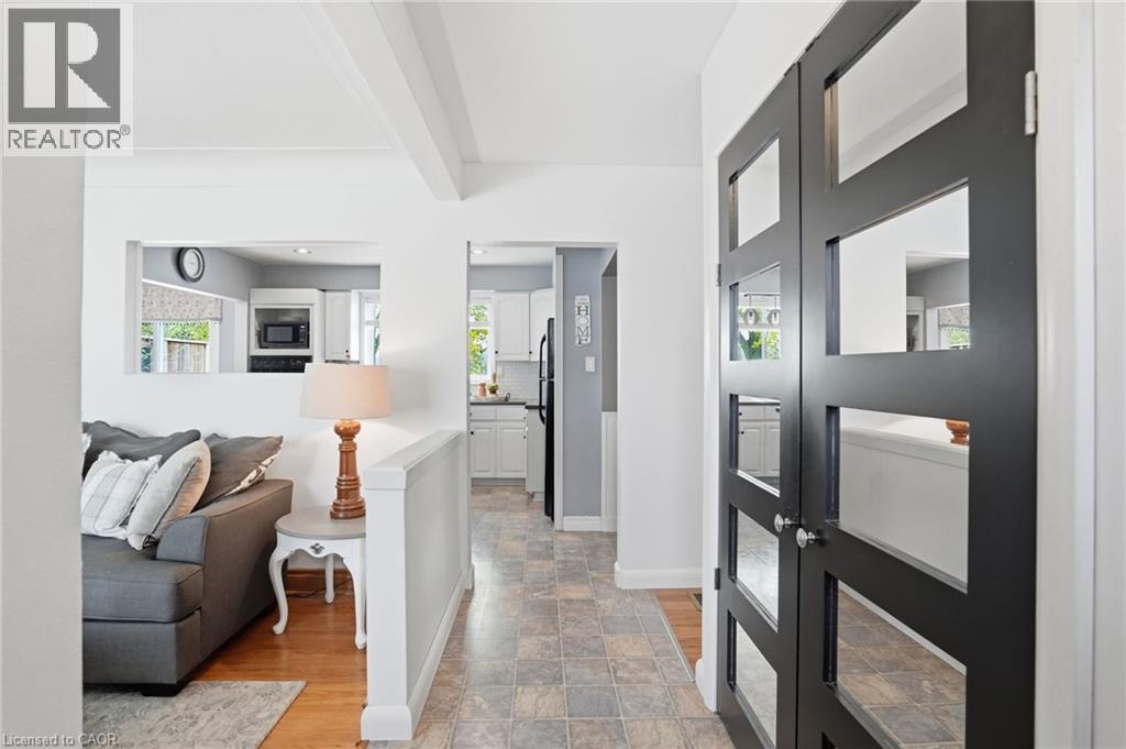 31 Algonquin Avenue, Flamborough, ON - Indoor