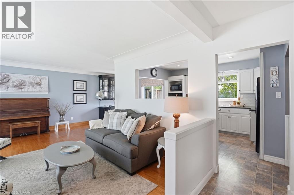 31 Algonquin Avenue, Flamborough, ON - Indoor Photo Showing Living Room With Fireplace