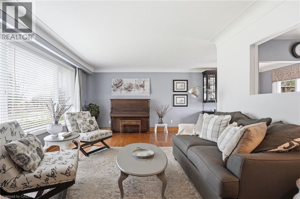 31 Algonquin Avenue, Flamborough, ON - Indoor Photo Showing Living Room With Fireplace