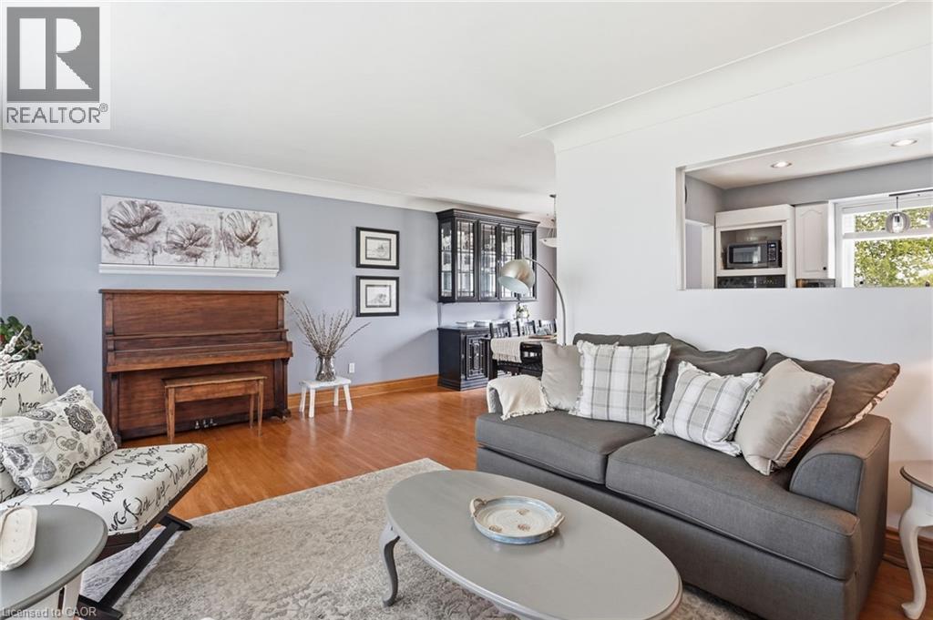 31 Algonquin Avenue, Flamborough, ON - Indoor Photo Showing Living Room With Fireplace