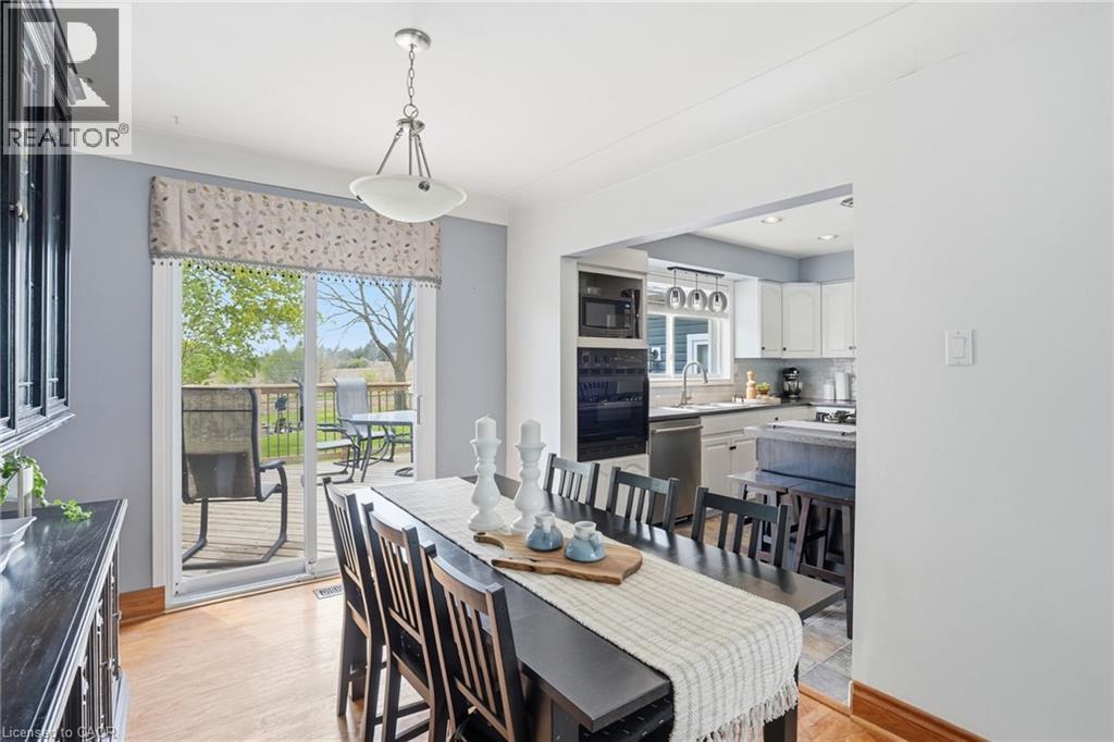 31 Algonquin Avenue, Flamborough, ON - Indoor Photo Showing Dining Room