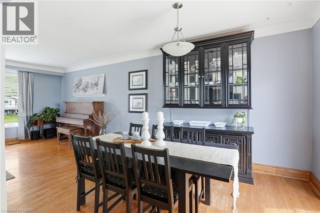 31 Algonquin Avenue, Flamborough, ON - Indoor Photo Showing Dining Room