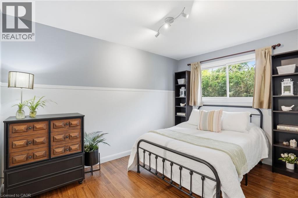 31 Algonquin Avenue, Flamborough, ON - Indoor Photo Showing Bedroom