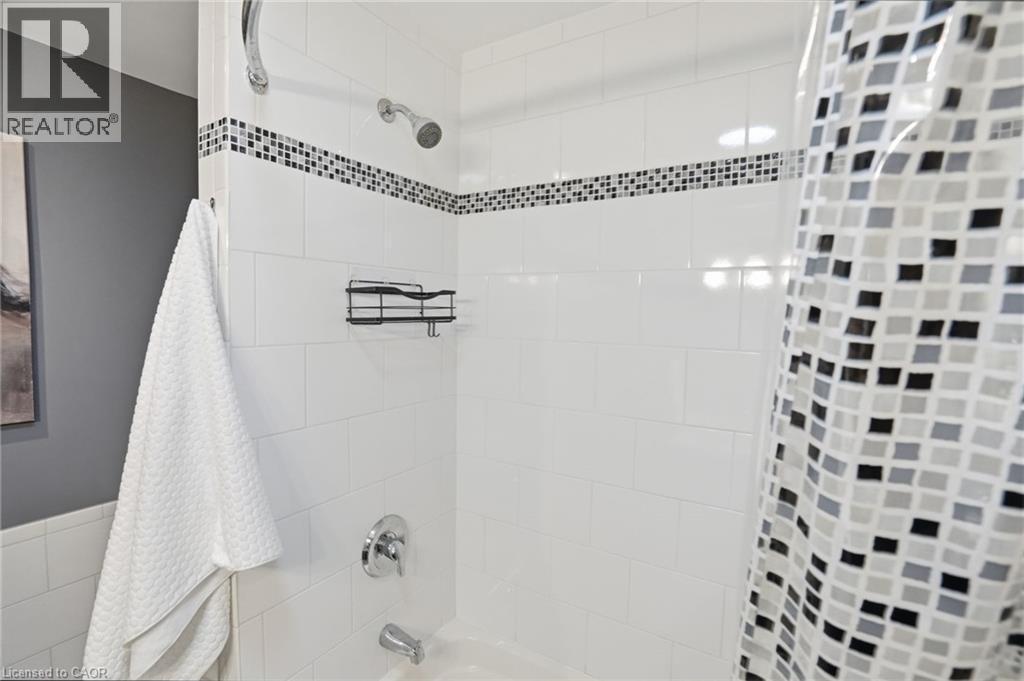 31 Algonquin Avenue, Flamborough, ON - Indoor Photo Showing Bathroom
