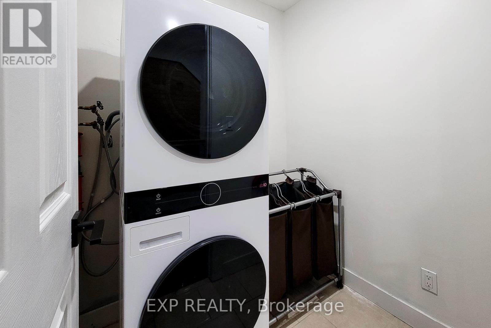 90 Gibson Avenue, Hamilton, ON - Indoor Photo Showing Laundry Room