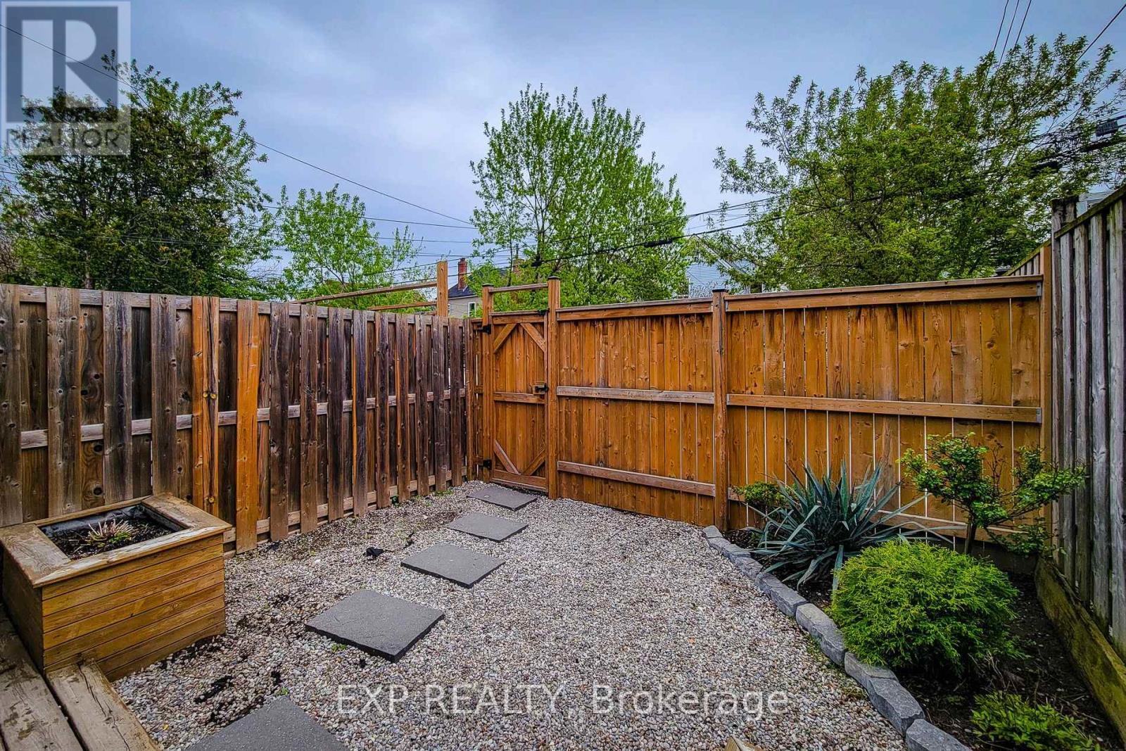 90 Gibson Avenue, Hamilton, ON - Outdoor