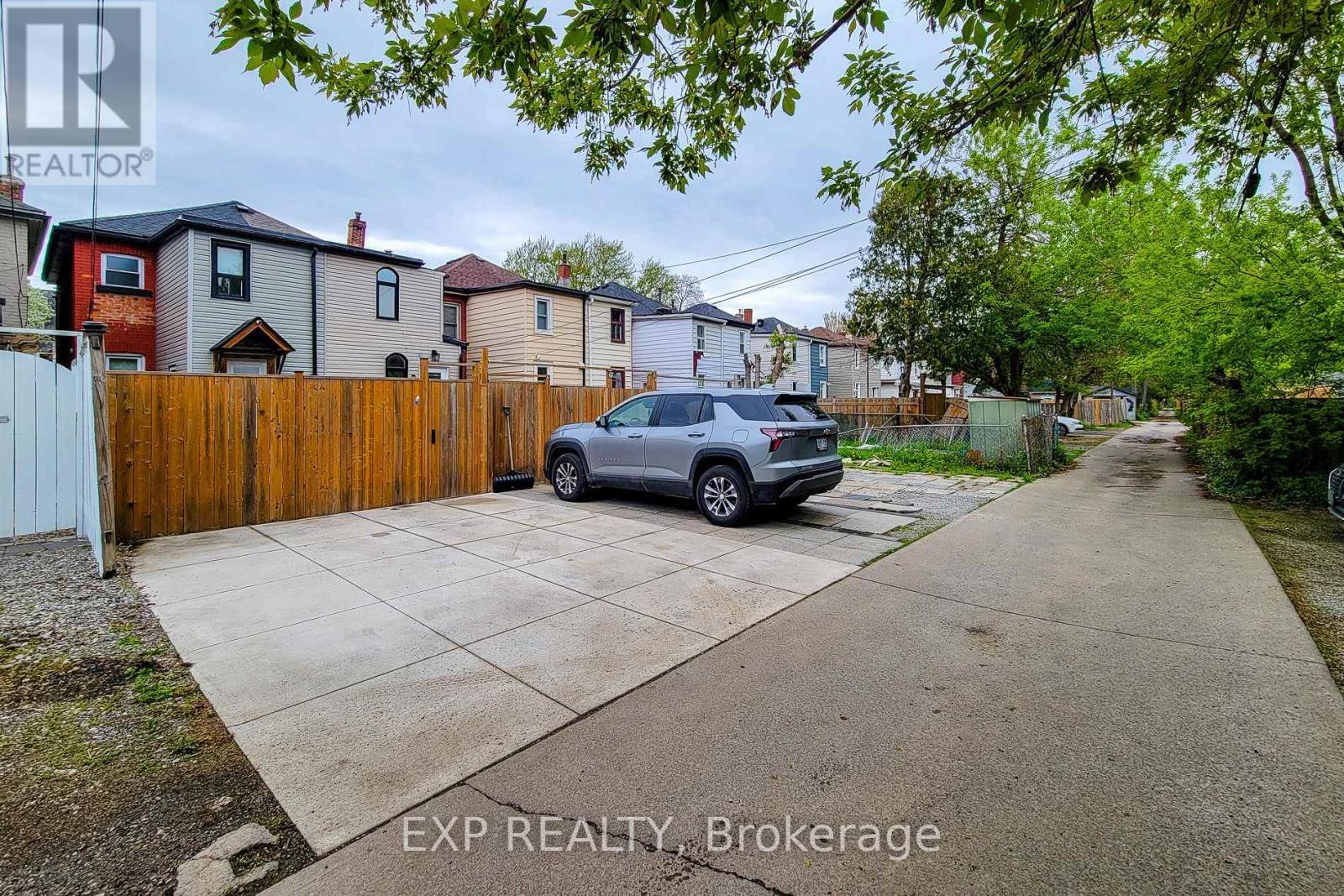 90 Gibson Avenue, Hamilton, ON - Outdoor