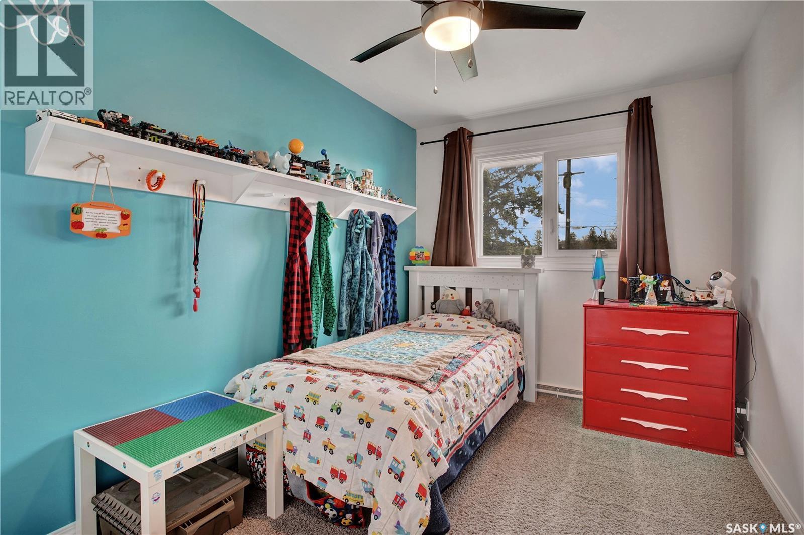 1104 Mcmillan Avenue, Saskatoon, SK - Indoor Photo Showing Bedroom